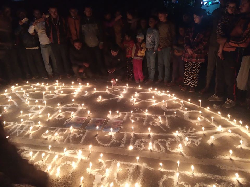 बमकाण्ड : मृतक आत्माको शान्तिका लागि महेन्द्रनगरमा दिप प्रज्वलन