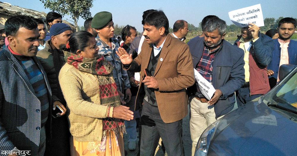 प्रदेश २ का राज्यमन्त्री यादबमाथि महिला साँसद दासले झापड लगाउन खोजिन् !