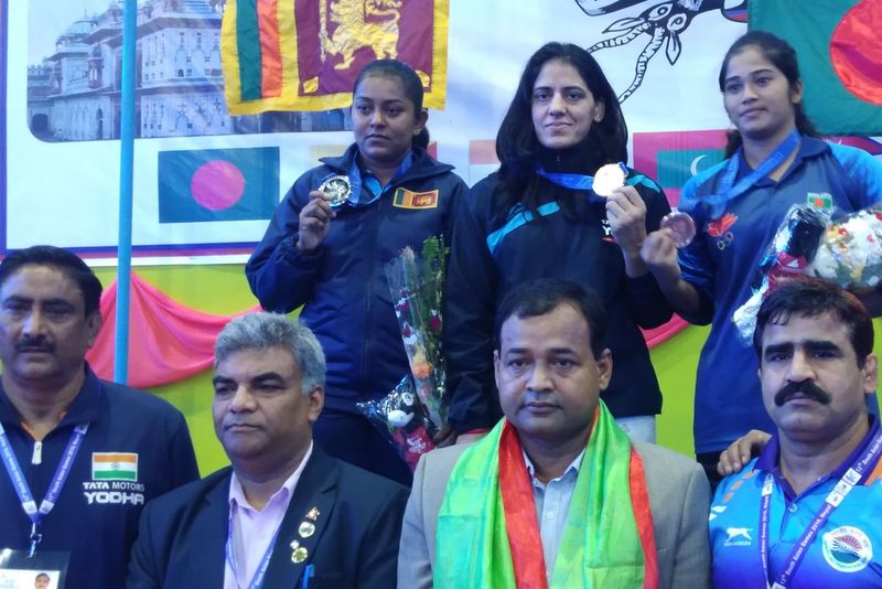 कुस्तीमा भारतले थप दुई स्वर्ण जित्यो, मंत्री यादवले बाँडे पदक