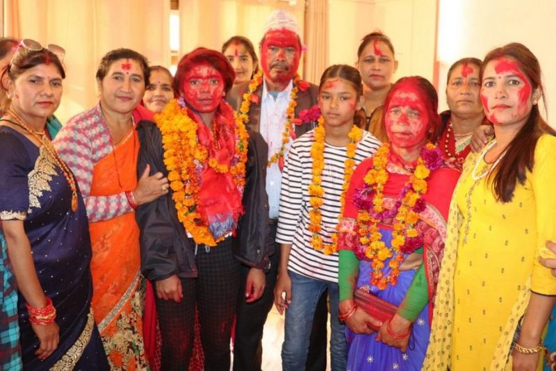 जनकपुरमा स्वर्ण पदक जितेर घर पुगेकी संगीता धामीलाई भव्य स्वागत