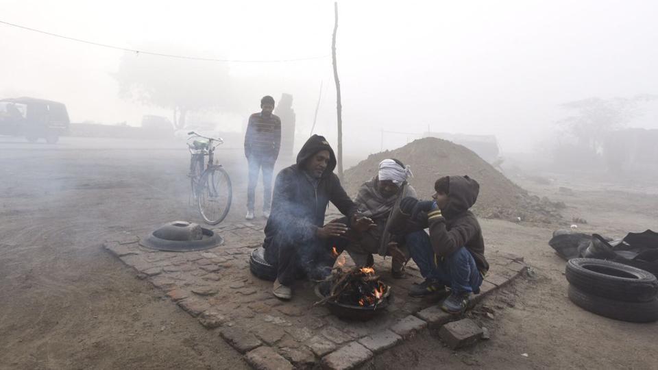 शीतलहरले मधेसको जनजीवन कष्टकर, केही जिल्लामा विद्यालय बन्द गरियो