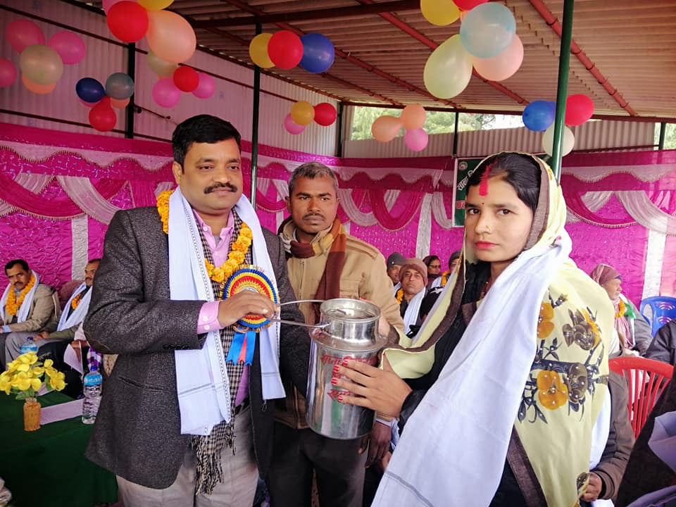 प्रदेश २ का किसानले अब प्रतिलिटर दूधमा २ रुपैयाँ अनुदान पाउने