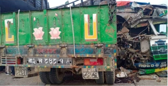 तीन ट्रक एक आपसमा जुध्दा तीन जनाको मृत्यु, ९ जना घाइते