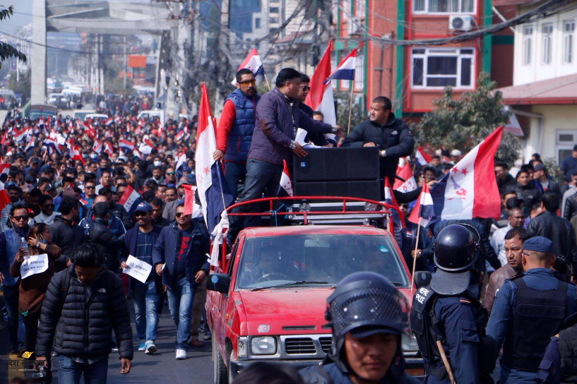 गच्छदारको बचाउमा तरुण दलद्धारा विरोध प्रदर्शन