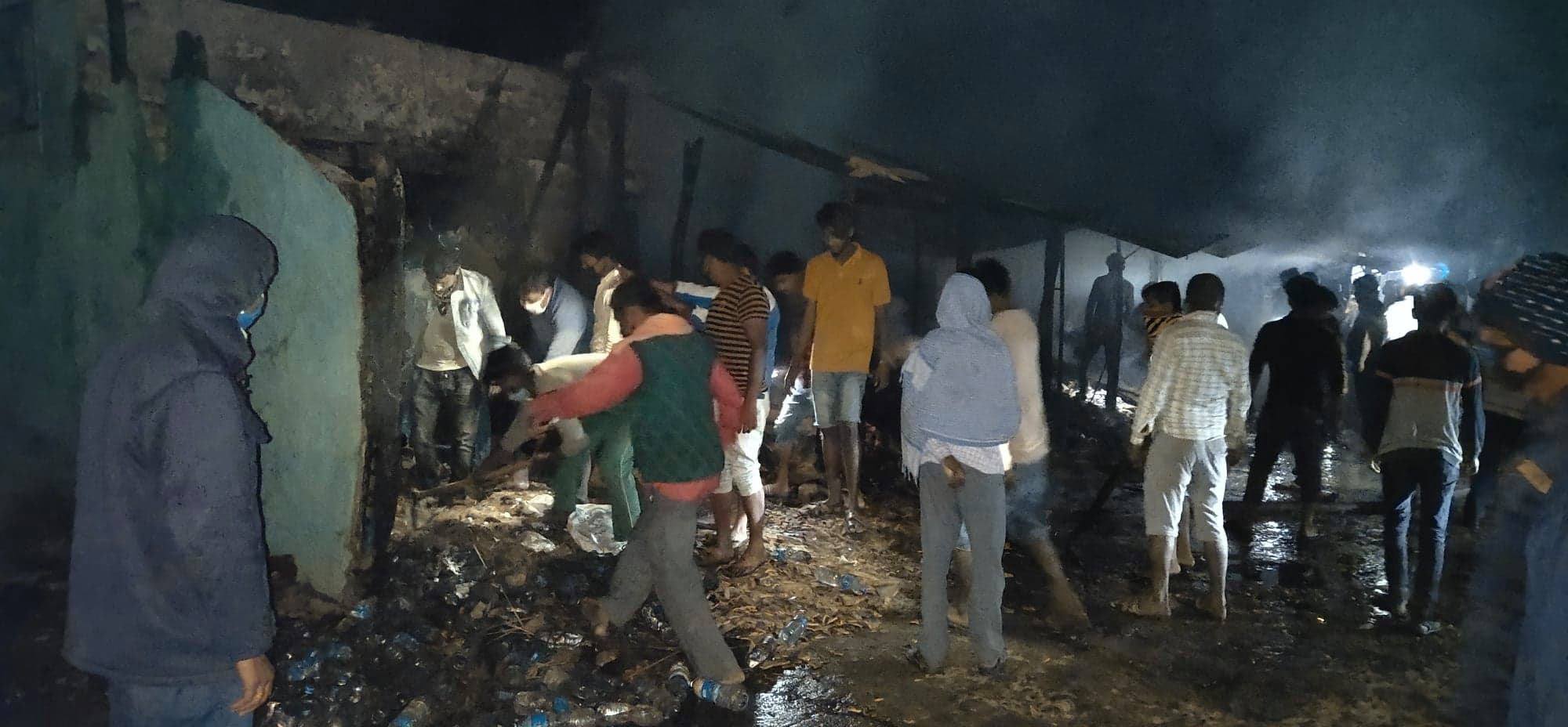 लहानको नया बजारमा आगलागी हुँदा २० लाख बराबरको क्षति