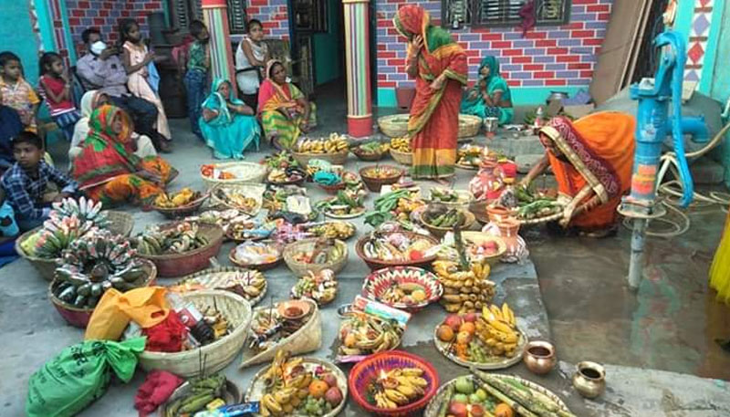 लकडाउनका कारण जनकपुरबासीले आँगनमै मनाए चैती छठ