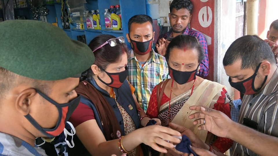 जनकपुरमा ४ सय मास्क निःशुल्क वितरण