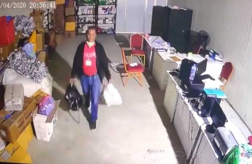 भरतपुर कोरोना अस्पतालका कर्मचारीले रातमा सामान ओसारेकाे भिडियाे फुटेज सार्वजनिक