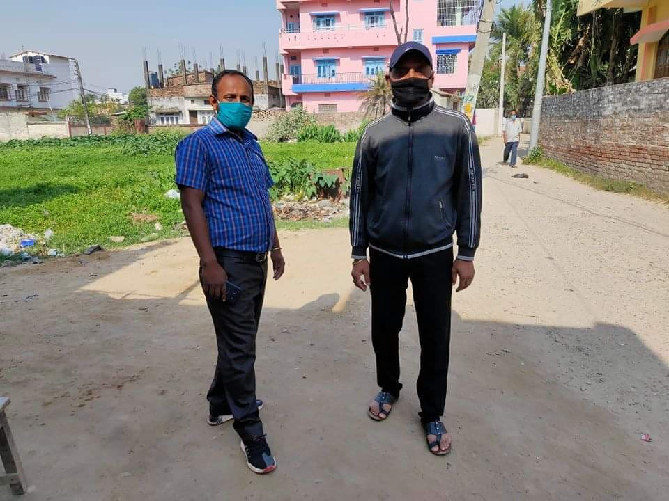 शहिदनगरमा काँग्रेस नेताहरुले छर्किए लामखुट्टे मार्ने औषधी