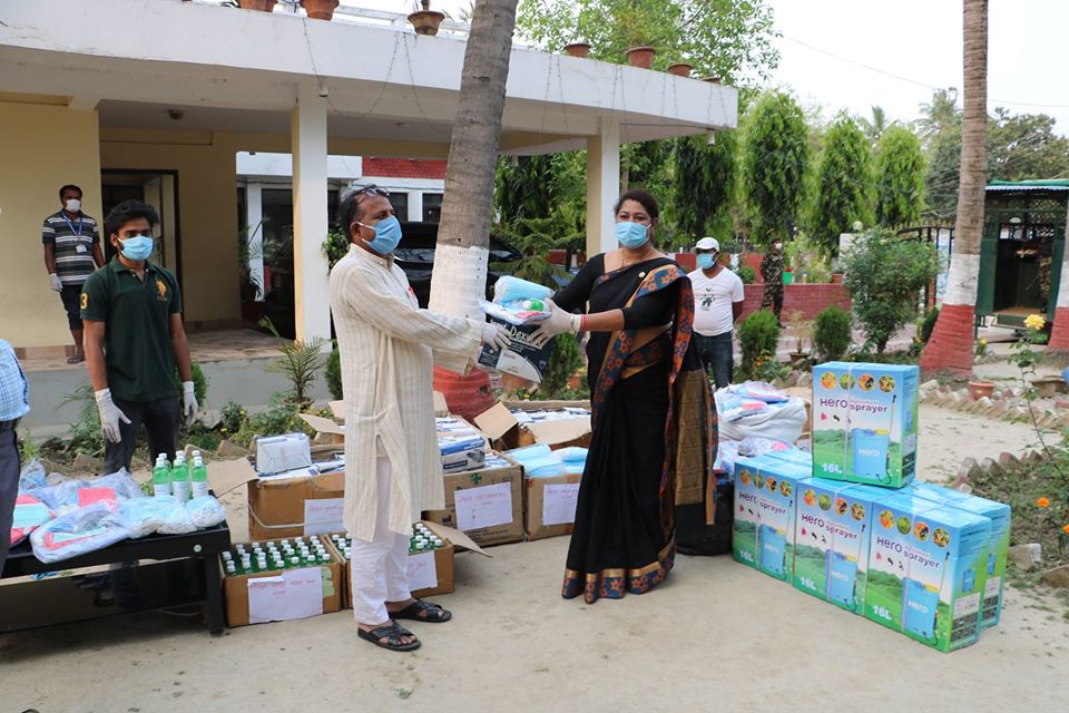 नेपाल भारत महिला मैत्री समाजद्वारा स्वास्थ्य सामग्री हस्तान्तरण