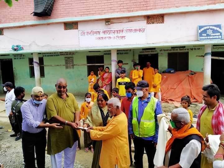 रौतहटको अनामिका हस्पिटलले वंशीराम अनाथालयलाई ५१ हजार सहयोग गरे अक्षयकोषमा।