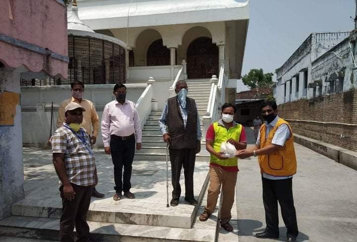 लायन्स क्लब द्वारा प्रेस क्लबलाई मास्क,सेनिटाईजर सहयाेग