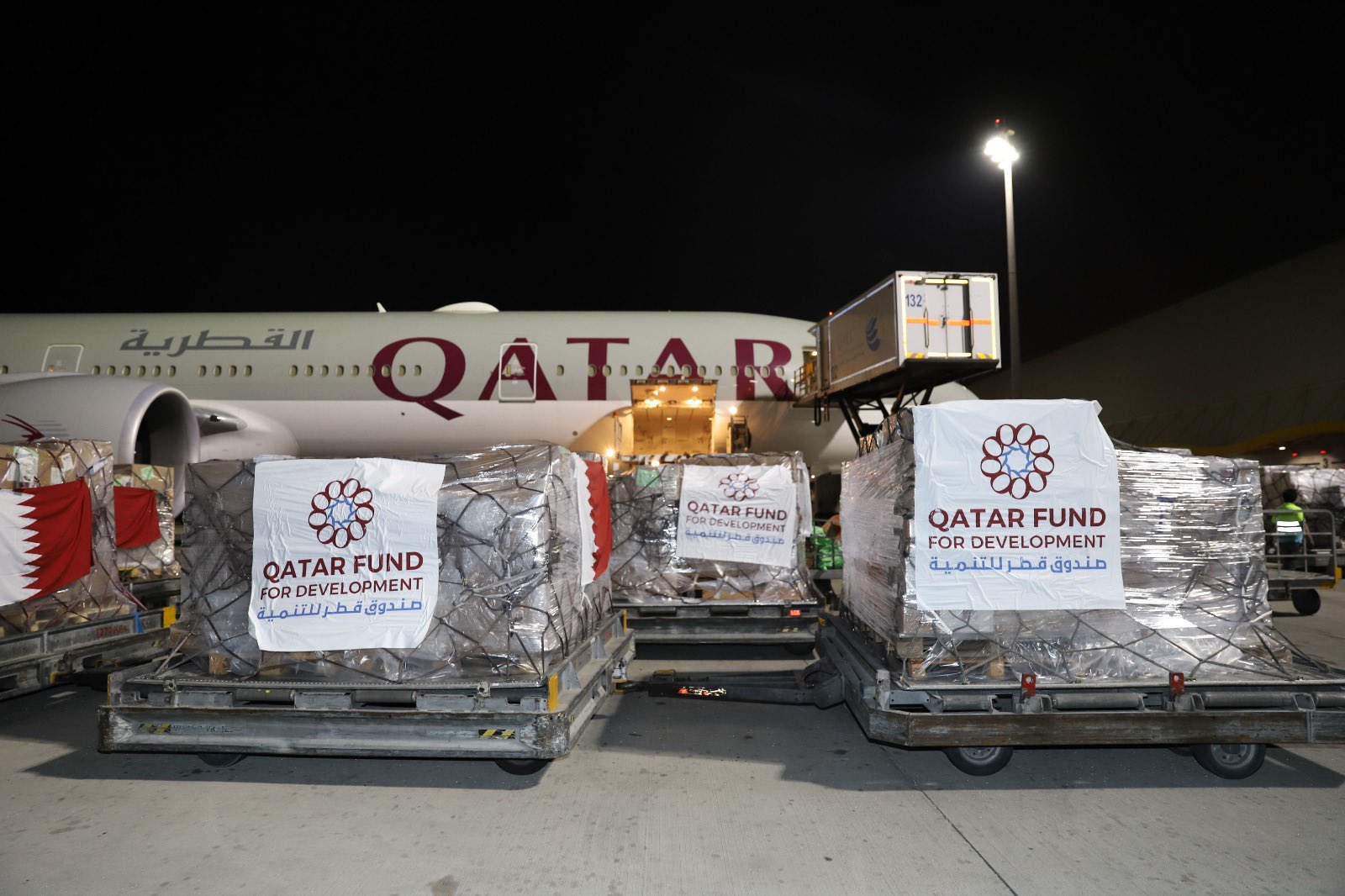 कतारले दिएका सहायता सामग्री लिएर नेपाल आइपुग्यो जहाज