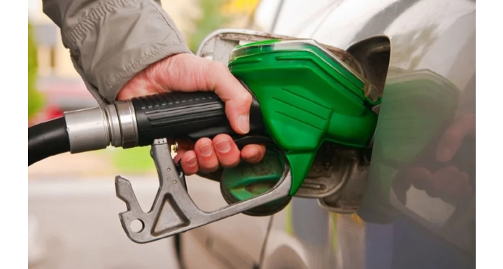 पेट्रोल र डिजलको मूल्य प्रतिलिटर १० रुपैयाँले घट्यो
