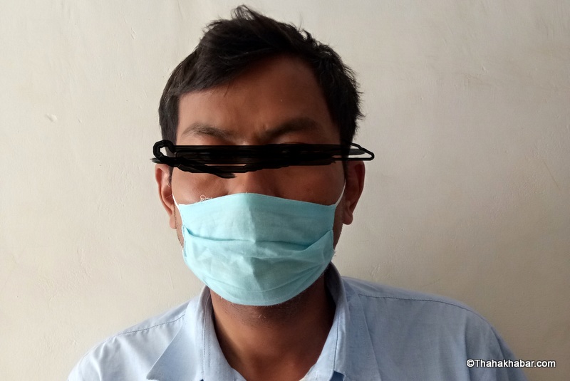 ४५९ पर्ने सेनिटाइजर १५०० मा बिक्री, व्यापारी पक्राउ