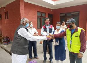 प्रदेश दुईका पत्रकारहरुका लागि स्वास्थ्य सुरक्षा समाग्री हस्तान्तरण