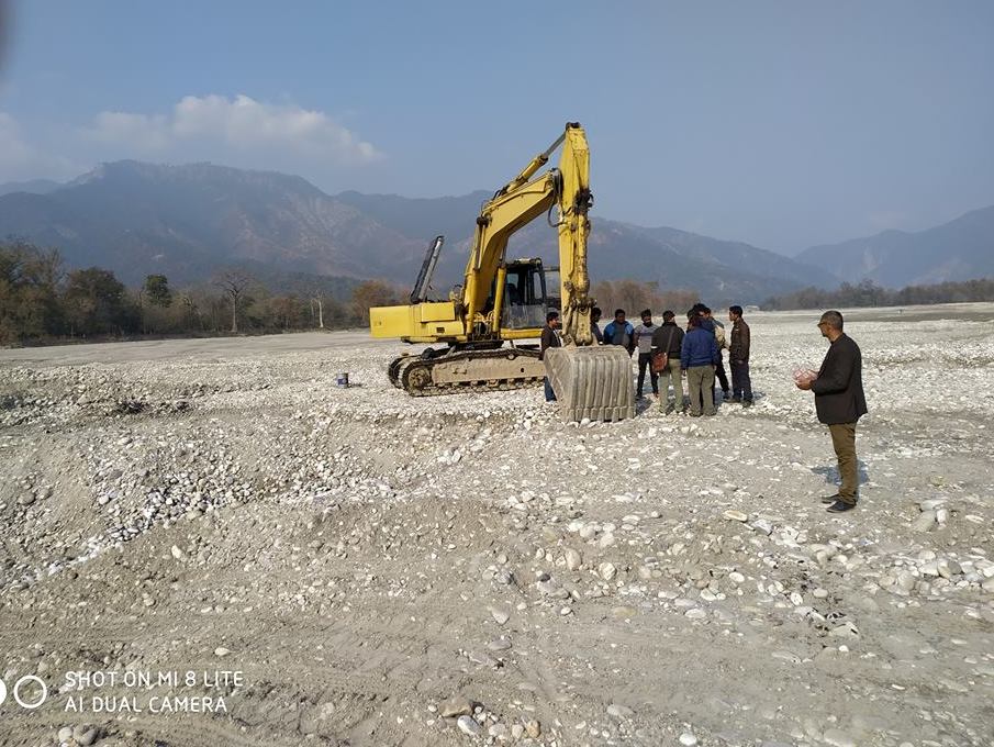 प्रदेस २: लकडाउनको मौका छोपी गिट्टी बालुवा तस्करी