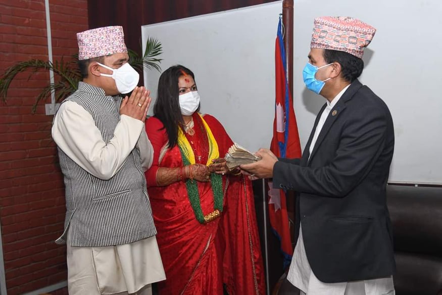 विवाहको खर्च कटाएर कोरोना कोषमा