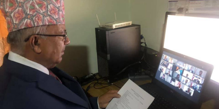 कोरोना संक्रमण नियन्त्रणका लागि भिडियो कन्फ्रेन्समा बिज्ञसँग कुरा गर्दै नेपाल