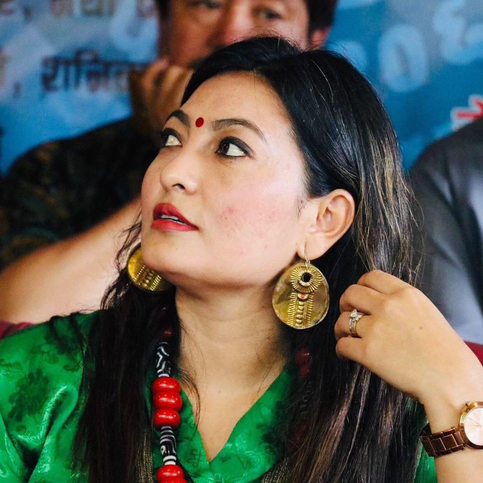 प्रधानमन्त्री ओलीको पक्षमा नविना लामा: ‘केपी ओलीको विकल्प छैन’