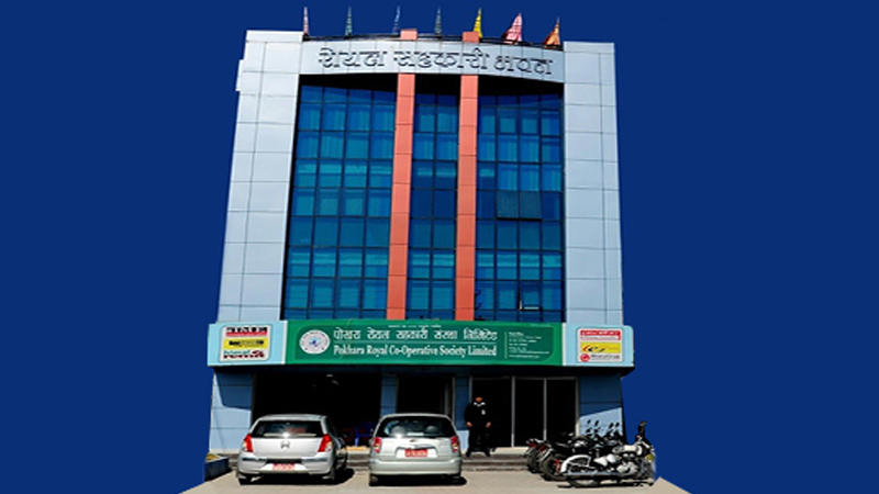 कोरोना कोषमा रोयल सहकारीले जम्मा गरे ३ लाख