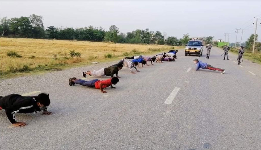 लकडाउन उल्लङ्घन गर्ने ५० जनालाई सडकमै ‘पुसअप