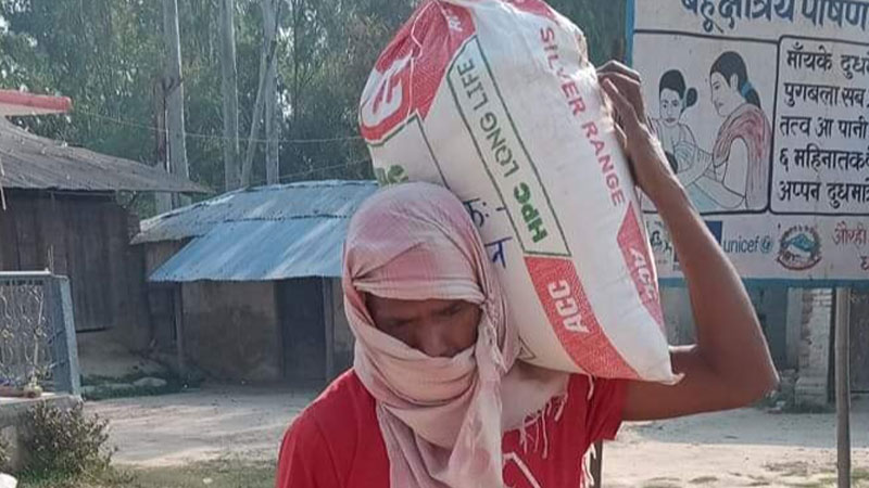 धनुषाको औरहीमा सामाजिक अभियन्ता मण्डलले बांडे राहत