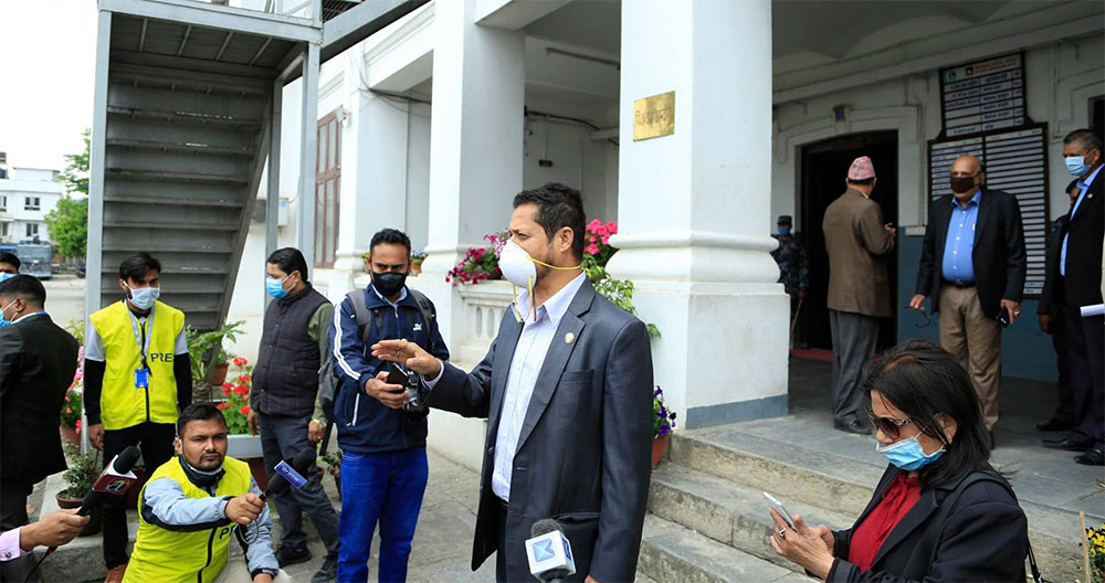 पार्टी दर्ताका लागि समाजवादी र राजपा नेताहरु निर्वाचन आयोग पुगे