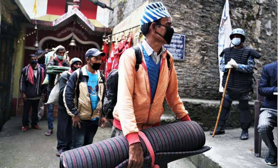 भारतमा रोकिएका नेपालीको विहानैदेखि धमाधम उद्धार