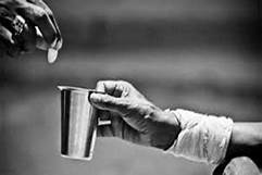 एकल महिलाको पीडा : लकडाउनमा भिख मागेर ५ सन्तान पाल्दै , भिख नभेटेपछि भोकै