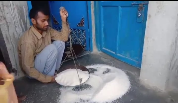 औरहीमा अध्यक्षको बदमासी : नेकपाको कार्यकर्ताले बांडे राहत, वडाध्यक्षलाई बाईपास !