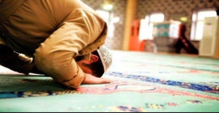 लकडाउनको प्रभाव : घरमै नमाज पाठ गरी देशभर ‘इद उल फित्र’ मनाइँदै