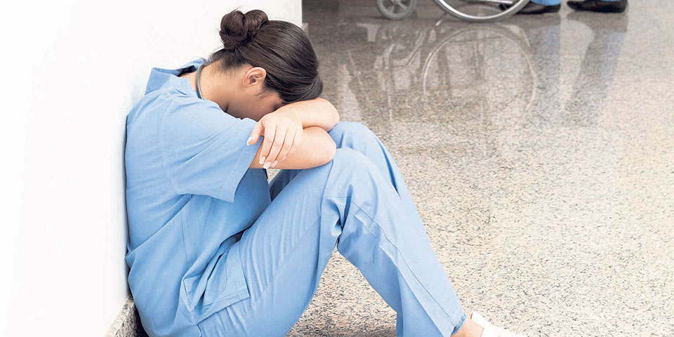 उपचारमा खटिएकी नर्सलाई नै समात्यो कोरोना भाइरस, अस्पतालमा खतरा !