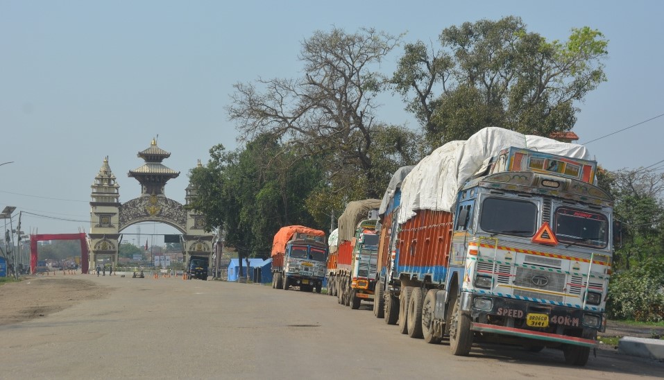 वीरगन्ज भन्सारमा लकडाउनको असर : २ महिनामा २३ अर्ब राजश्व घाटा
