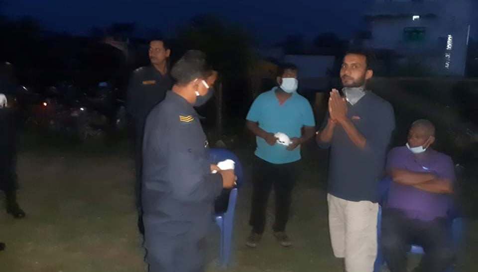 कोरोनाबाट जोगिन सुखिपुरका सशस्त्र र नेपाल प्रहरीलाई एन– ९५ मास्क सहयोग