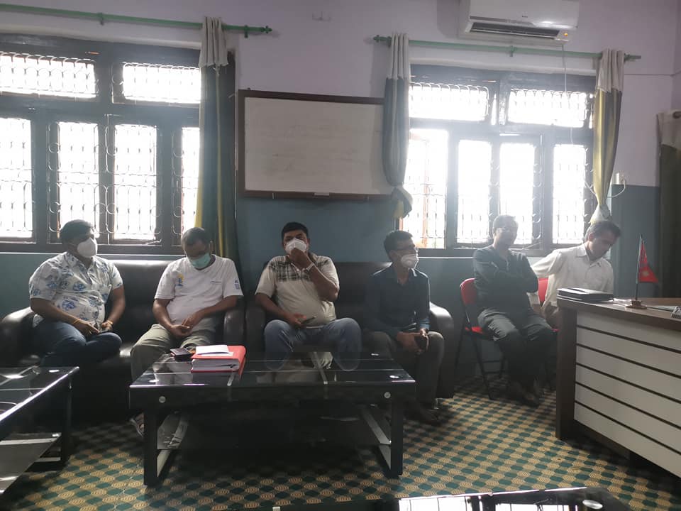 बिहान देखि  १२ बजे सम्म सबै पसल खुल्ने सहमती