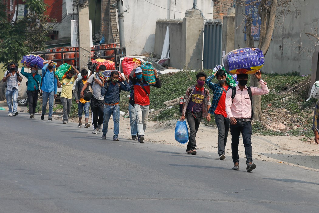 सरकारले राति १० बजेदेखि बिहान ५ बजेसम्म सर्वसाधारणलाई हिँडडुलमा प्रतिबन्ध लगाएको छ