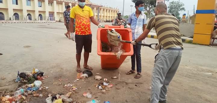 जनकपुरको रेलवे ट्रैक साप्ताहिक सरसफाई अभियान जारी (फोटो फिचर)