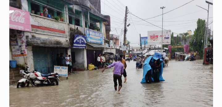 सर्लाहीमा भारी वर्षा : मलंगवा जलमग्न, आवतजावतमा कठिनाई