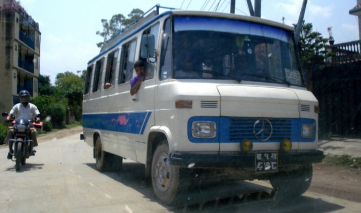 अब छिमेकी जिल्लामा पनि यातायात चलाउन पाइने, स्कुल र सिनेमा नखुल्ने