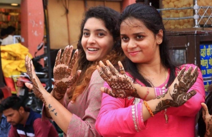 आज तीज : श्रीमान्‌को दीर्घायुको कामना गर्दै महिलाहरु