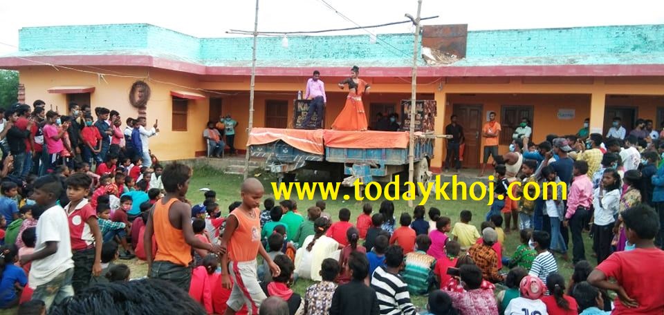 कोरोनाले आक्रान्त धनुषाको औरहीमा ‘ट्रली डान्स’ ! प्रशासन मौन