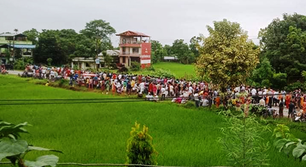 रासायनिक मल लिन लाइन बसेका किसानमाथि प्रहरी हस्तक्षेप