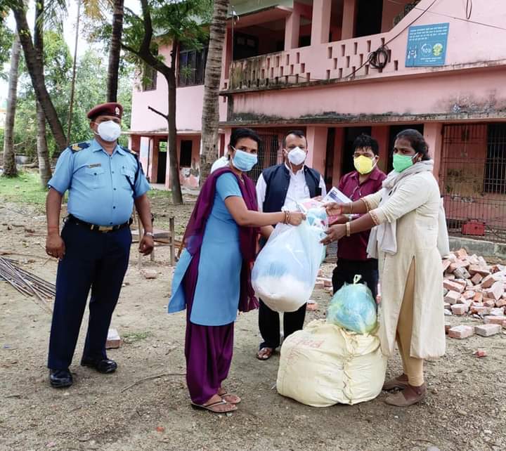सिरहा : कोरोना संक्रमित कैदीलाई मुक्ति नेपालद्वारा स्वास्थ्य सामग्री सहयोग