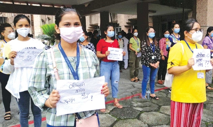 चरम शोषण गरिरहेको भन्दै देशभरका नर्सहरू आन्दोलनमा
