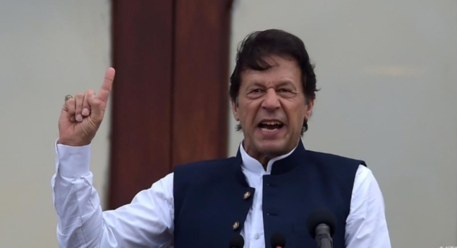 बलात्कारीलाई झुन्ड्याउनुपर्छ वा अण्डकोष निकाल्नुपर्छ : इमरान खान