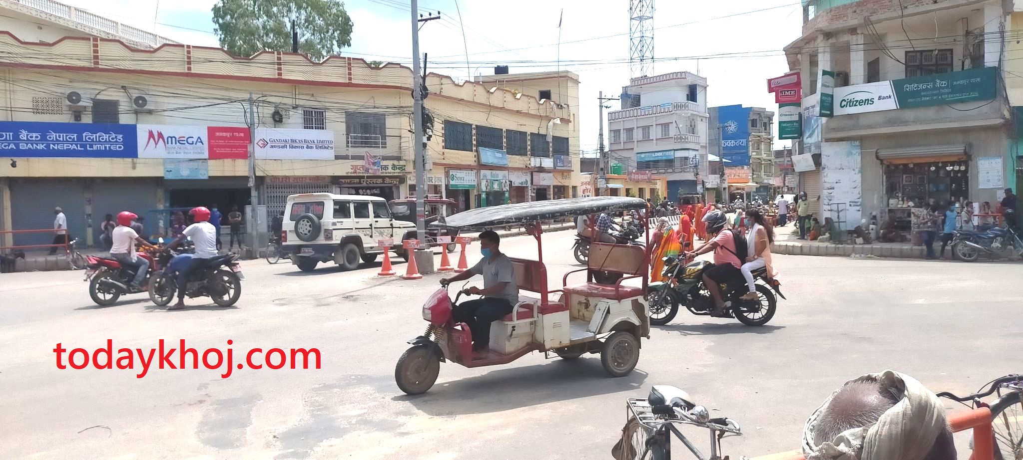 कोरोनाले आक्रान्त जनकपुरमा जताततै निषेधाज्ञाको अवज्ञा (फोटो फिचर)