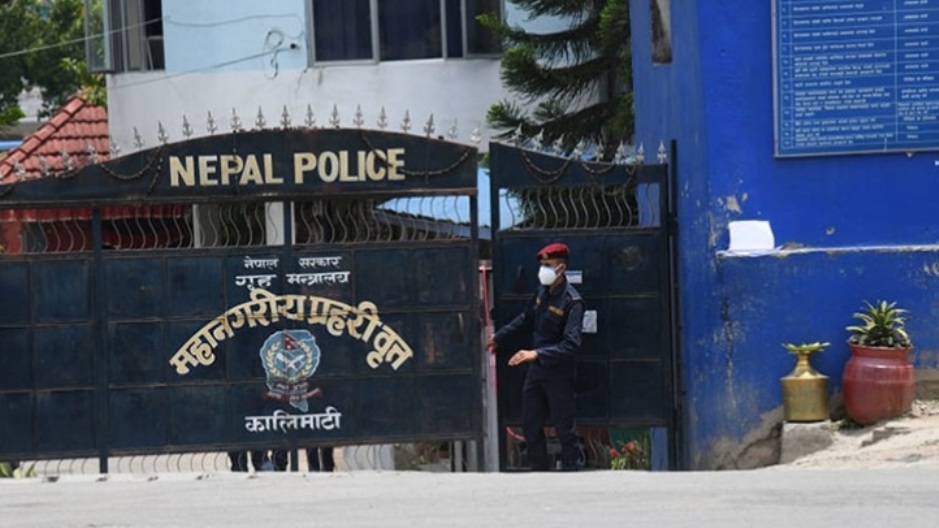 पक्राउ परेको चोर भागेपछि असई यादबलाई निलम्बन गरियो