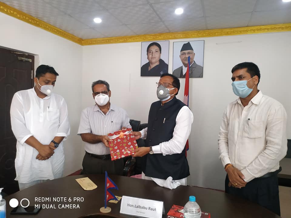 प्रदेश २ को नीति तथा योजना आयोगद्वारा वार्षिक प्रतिवेदन मुख्यमन्त्रीलाई हस्तान्तरण