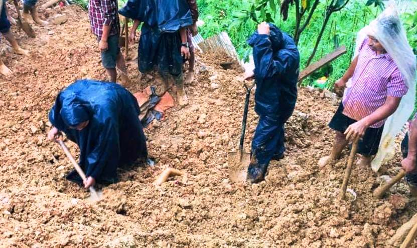 पर्वतमा पहिरो : ५ जनाको मृत्यु, तीन वेपत्ता